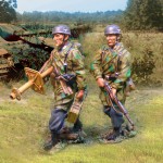 Fallschirm Marching PanzerSchrek and Assistant
