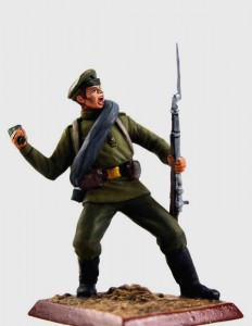 Рядовой 5-го стрелкового полка с гранатой — оловянные солдатики AGES